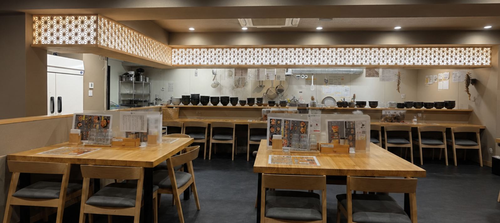 焼きあご塩らー麺 たかはし 姫路青山店 店内カウンター