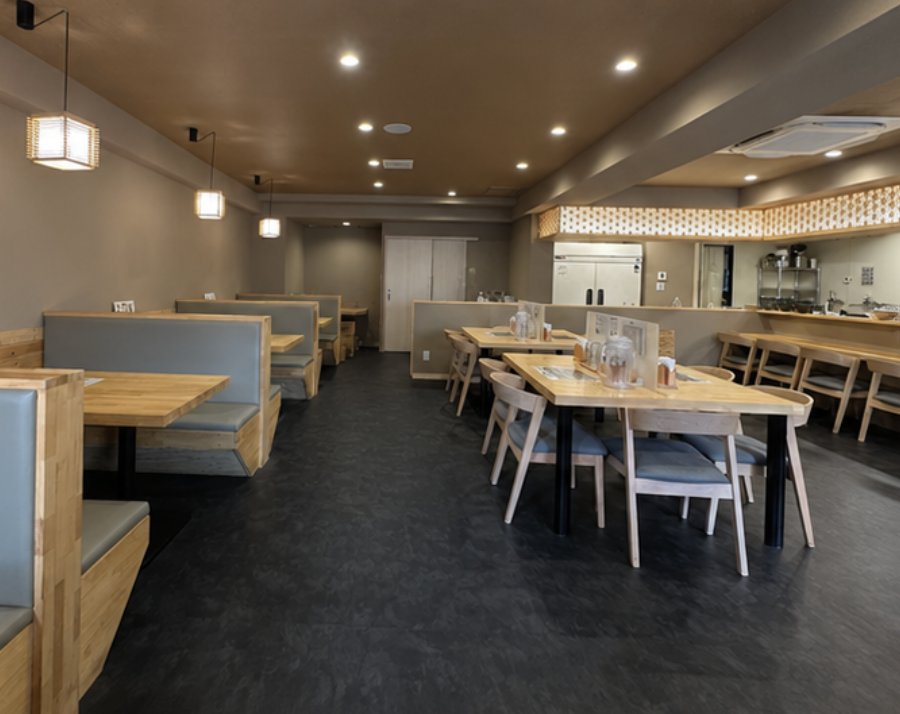 焼きあご塩らー麺 たかはし 姫路青山店 テーブル席
