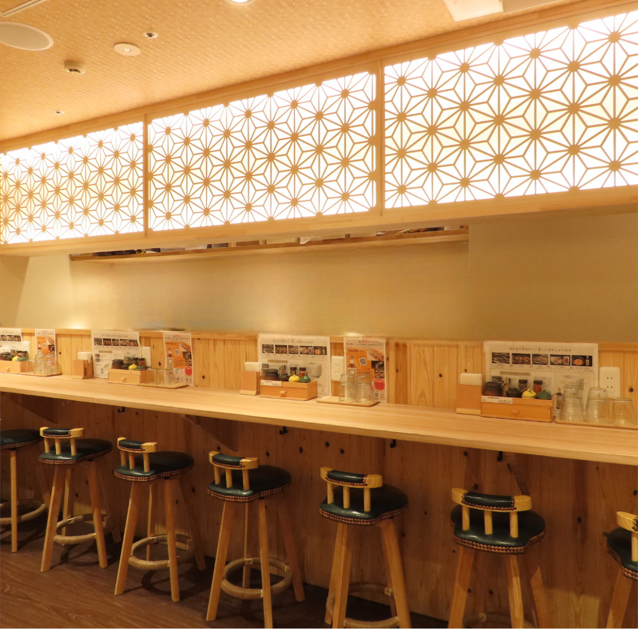 焼きあご塩らー麺 たかはし 姫路駅前フェスタ店 店内客席