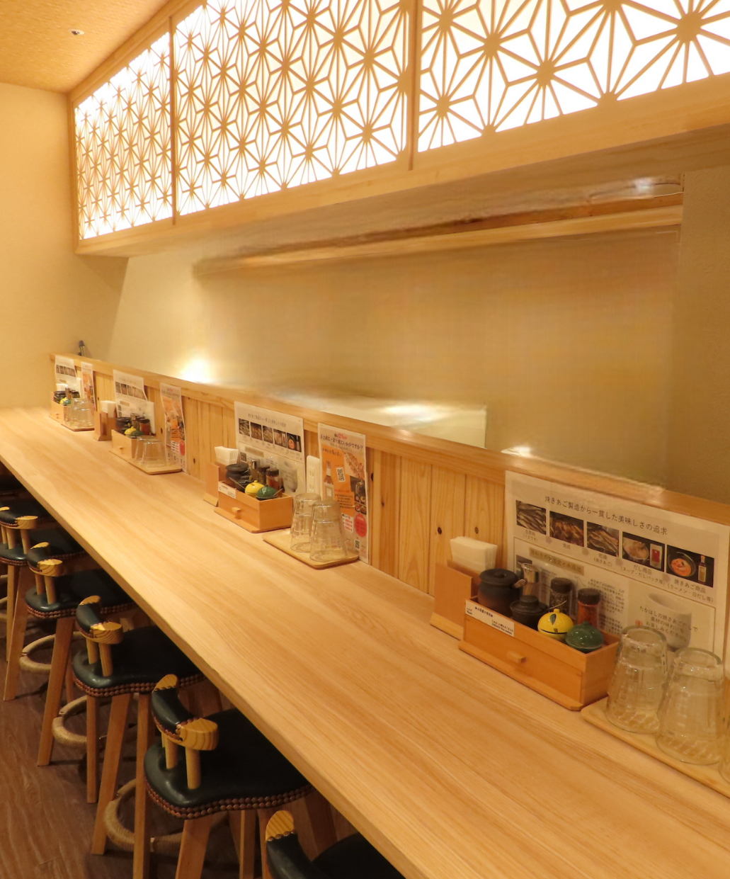 焼きあご塩らー麺 たかはし 姫路駅前フェスタ店 雰囲気